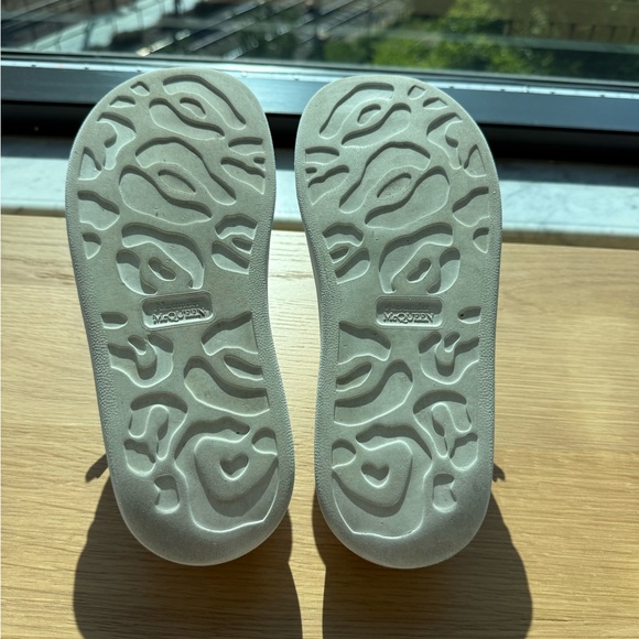 Alexander McQueen‎ White Sandals with Gold Buckles Size 37 - Picture 8 of 8